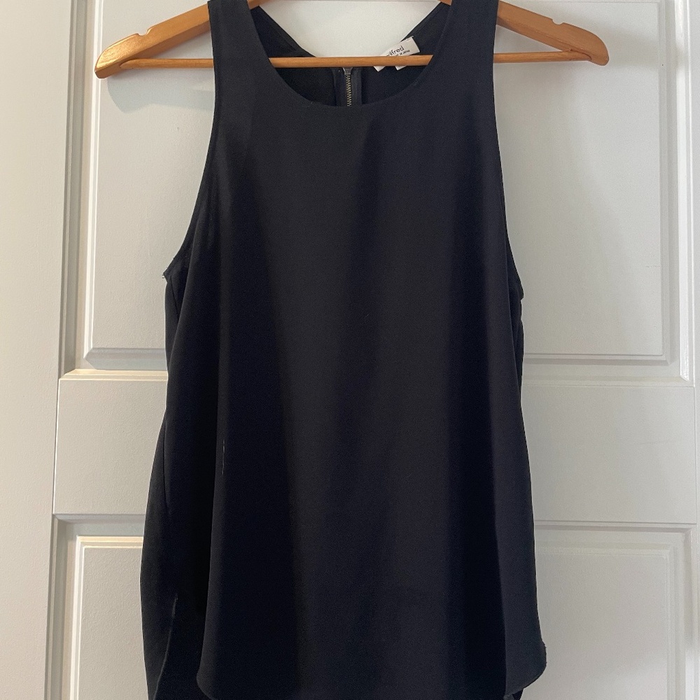 Aritzia Wilfred black flowy tank top XXS